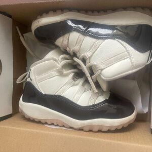 Size 8 Jordan 11
